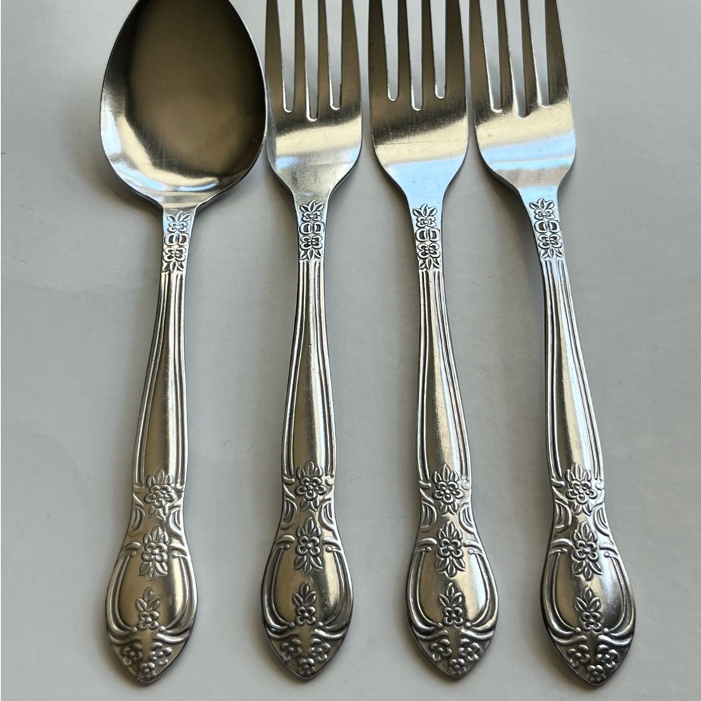 Verona (Stainless) by Stanley Roberts flatware with floral handles set/4